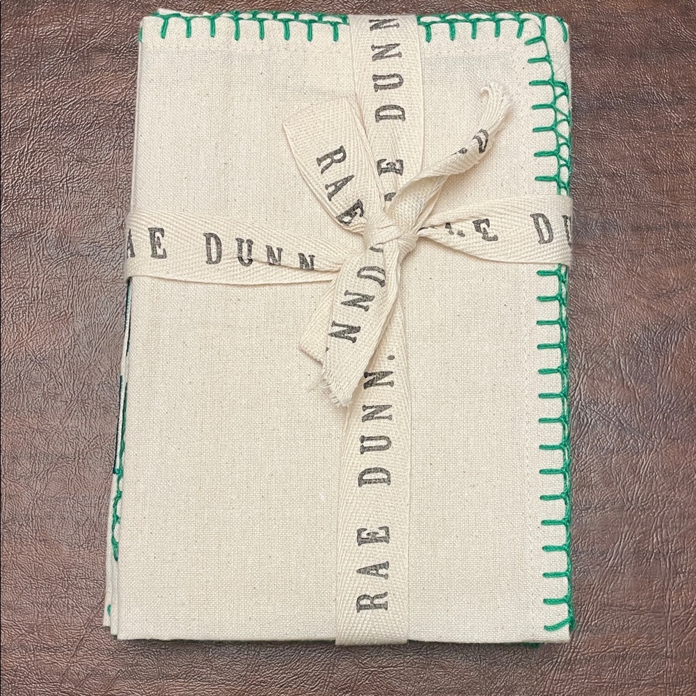 NWT Rae Dunn set of 4 Irish Embroidered cloth napkins